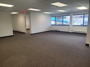 100 W Old Wilson Bridge Rd, Worthington, OH for lease Building Photo- Image 1 of 7
