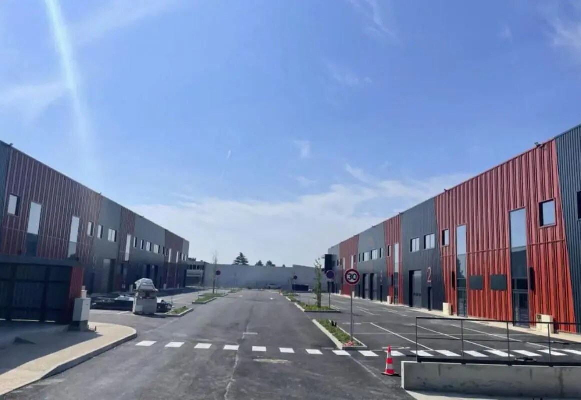 6 Rue De La Guivernone, SAINT-OUEN-L'AUMONE for lease Building Photo- Image 1 of 12