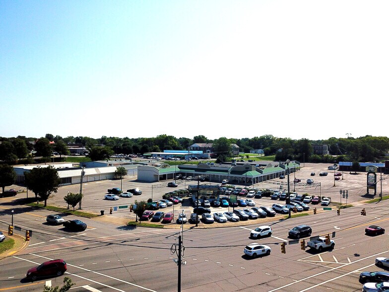 115-123 SE Broad St, Murfreesboro, TN à louer - Photo du bâtiment - Image 2 de 6