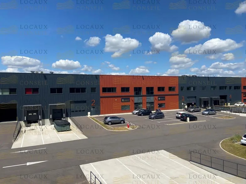 12 Rue De L'Equerre, Saint-Ouen-l'Aumône for lease - Building Photo - Image 2 of 5