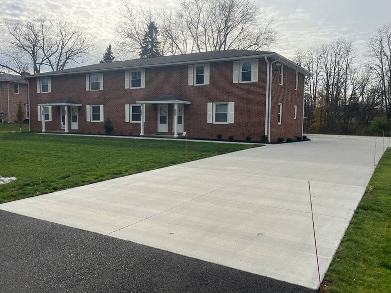 8653 Rosewood Ave NW, Canton, OH for sale - Building Photo - Image 3 of 10