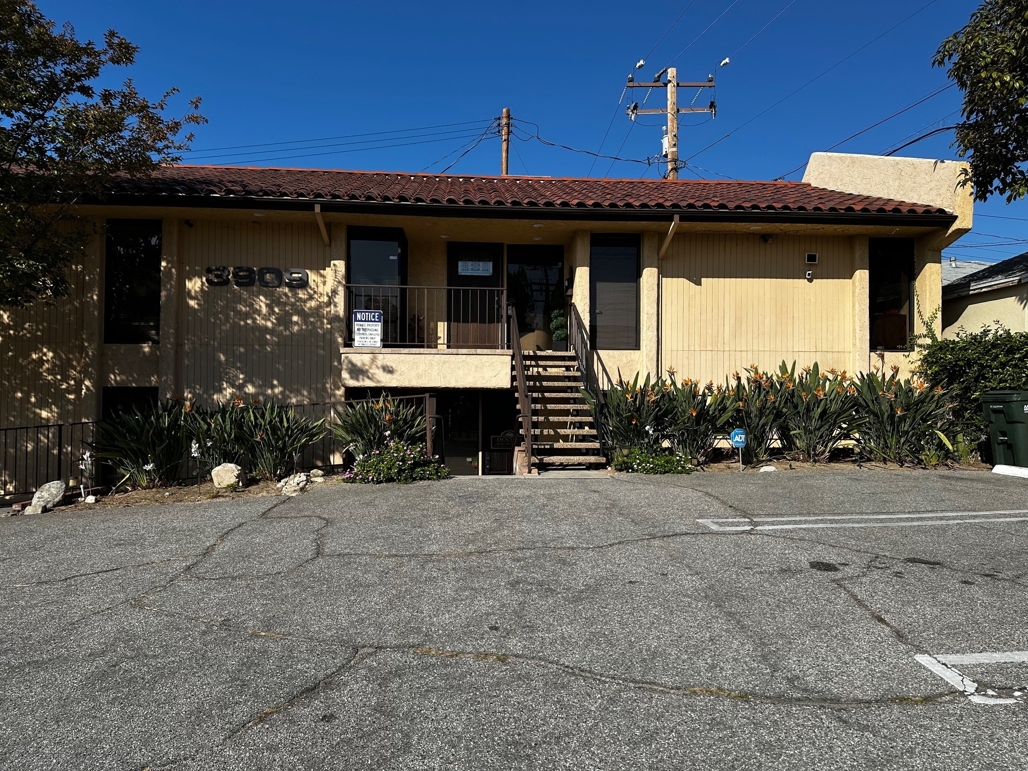 3909 Ocean View Blvd, Montrose, CA à louer Photo du bâtiment- Image 1 de 7