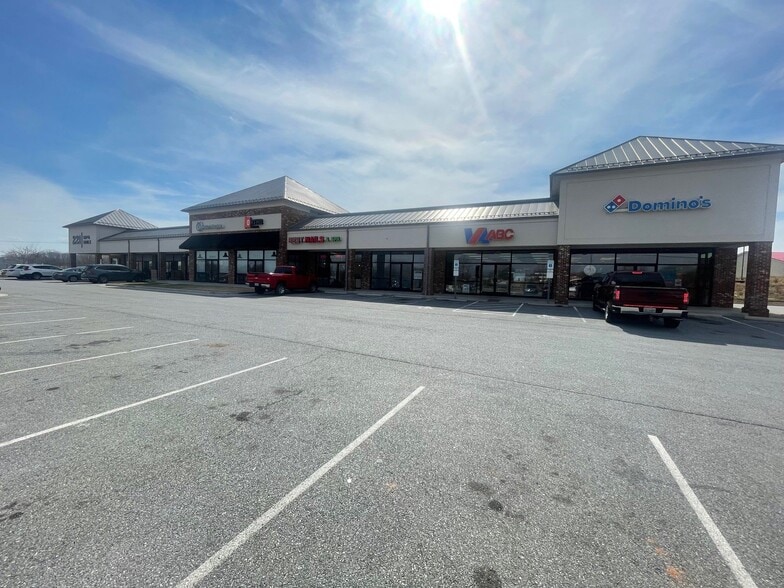 14507-14569 Forest Rd, Forest, VA for lease - Building Photo - Image 3 of 4