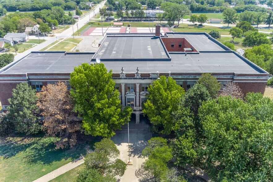 311 N A St, Wellington, KS à vendre - Photo principale - Image 1 de 65