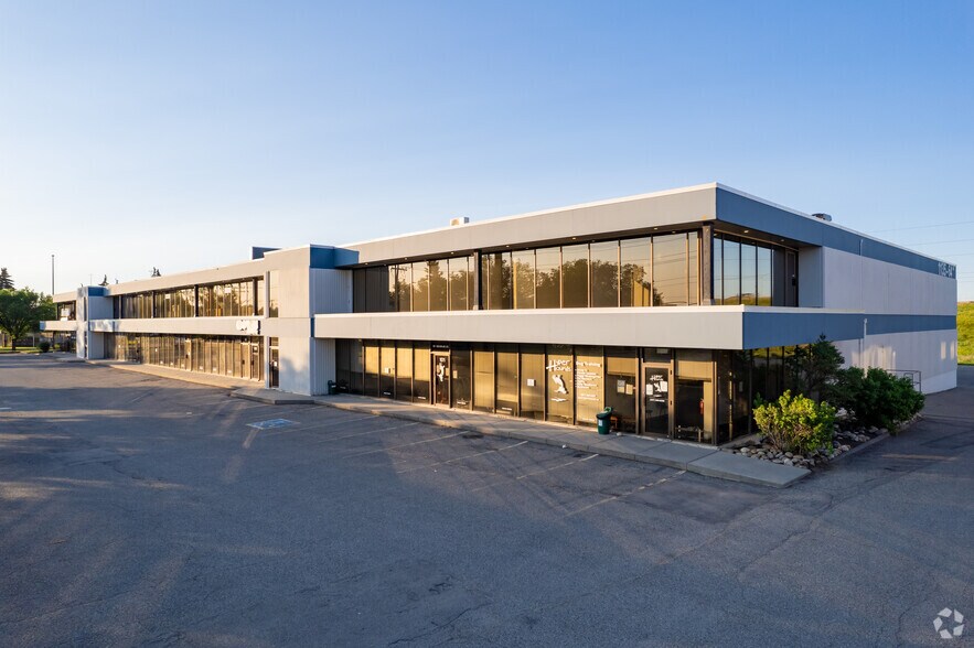 1135 64th Ave SE, Calgary, AB à louer - Photo du bâtiment - Image 3 de 8