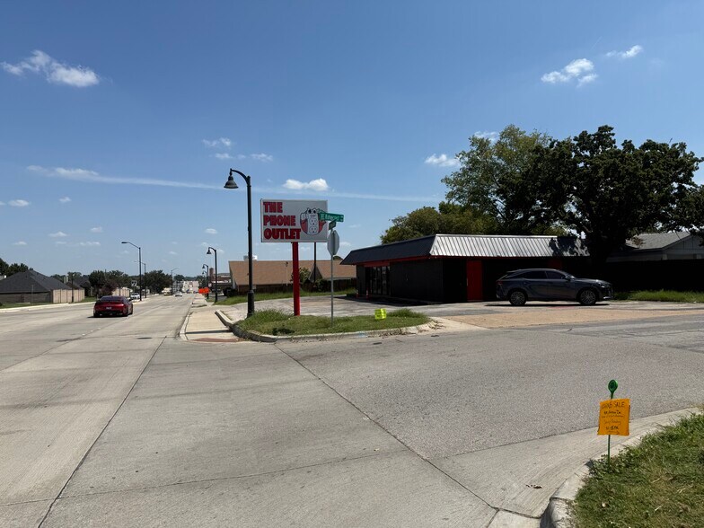 673 W Pipeline Rd, Hurst, TX à louer - Photo du bâtiment - Image 2 de 8