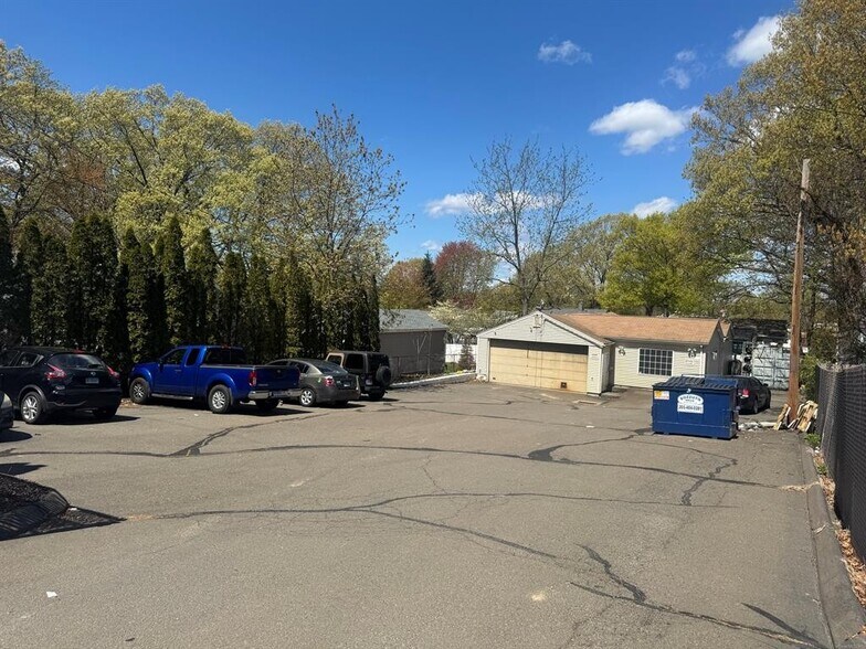 207 Burwell Rd, West Haven, CT à vendre - Photo principale - Image 1 de 4