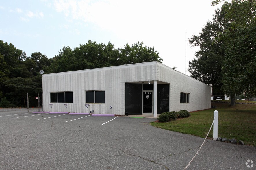 7121 Orr Rd, Charlotte, NC à vendre - Photo principale - Image 1 de 4