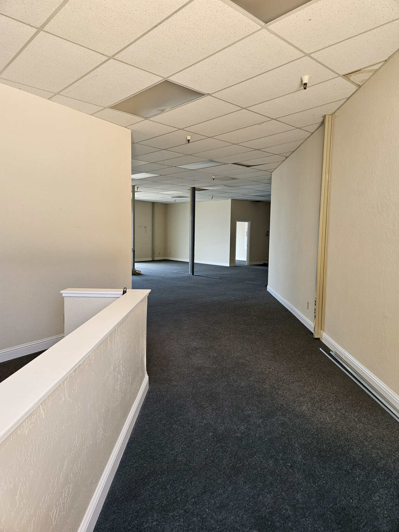 1110 W Kettleman Ln, Lodi, CA for lease Interior Photo- Image 1 of 10