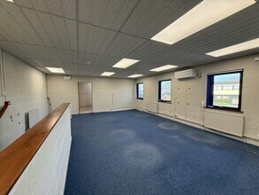 Airport Service Rd, Portsmouth à louer Photo intérieure- Image 2 de 5