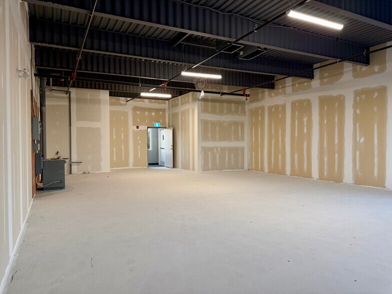 1038 Garner Rd W, Hamilton, ON à vendre - Photo du bâtiment - Image 2 de 11