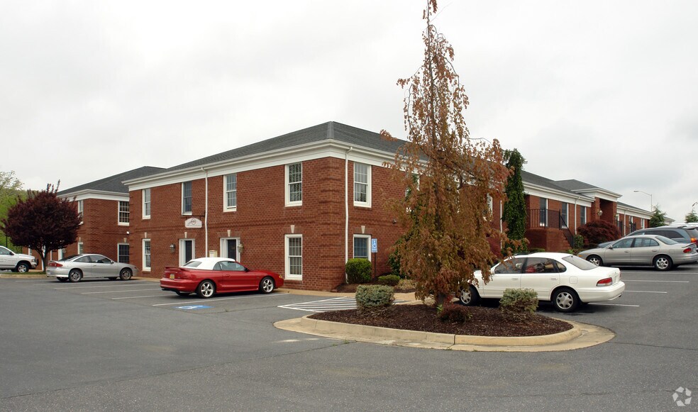 590 Neff Ave, Harrisonburg, VA à louer - Photo du bâtiment - Image 2 de 10