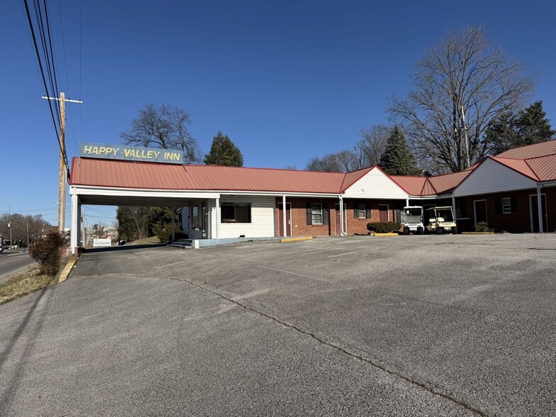 500 Happy Valley Rd, Glasgow, KY for sale - Building Photo - Image 3 of 14