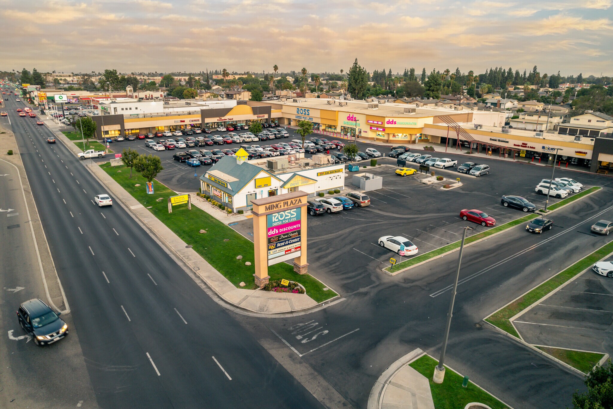3739-3929 Ming Ave, Bakersfield, CA à louer Aérien- Image 1 de 7