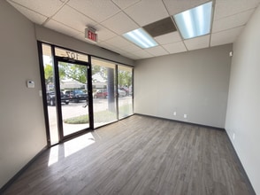 2433 Lacy Ln, Carrollton, TX for lease Interior Photo- Image 1 of 3