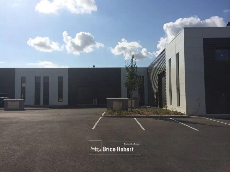 Flex in Chassieu for lease - Building Photo - Image 3 of 7