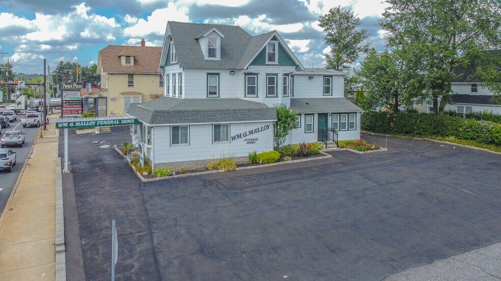 625 Byberry Rd, Philadelphia, PA à vendre - Photo principale - Image 1 de 90