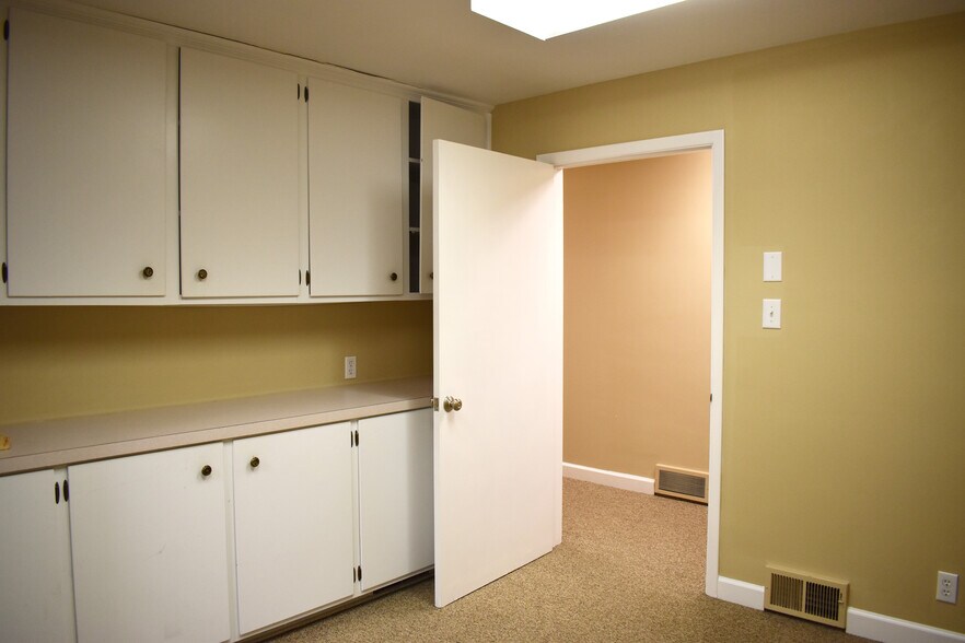 256 Hospital St, Mocksville, NC à louer - Photo du bâtiment - Image 2 de 14