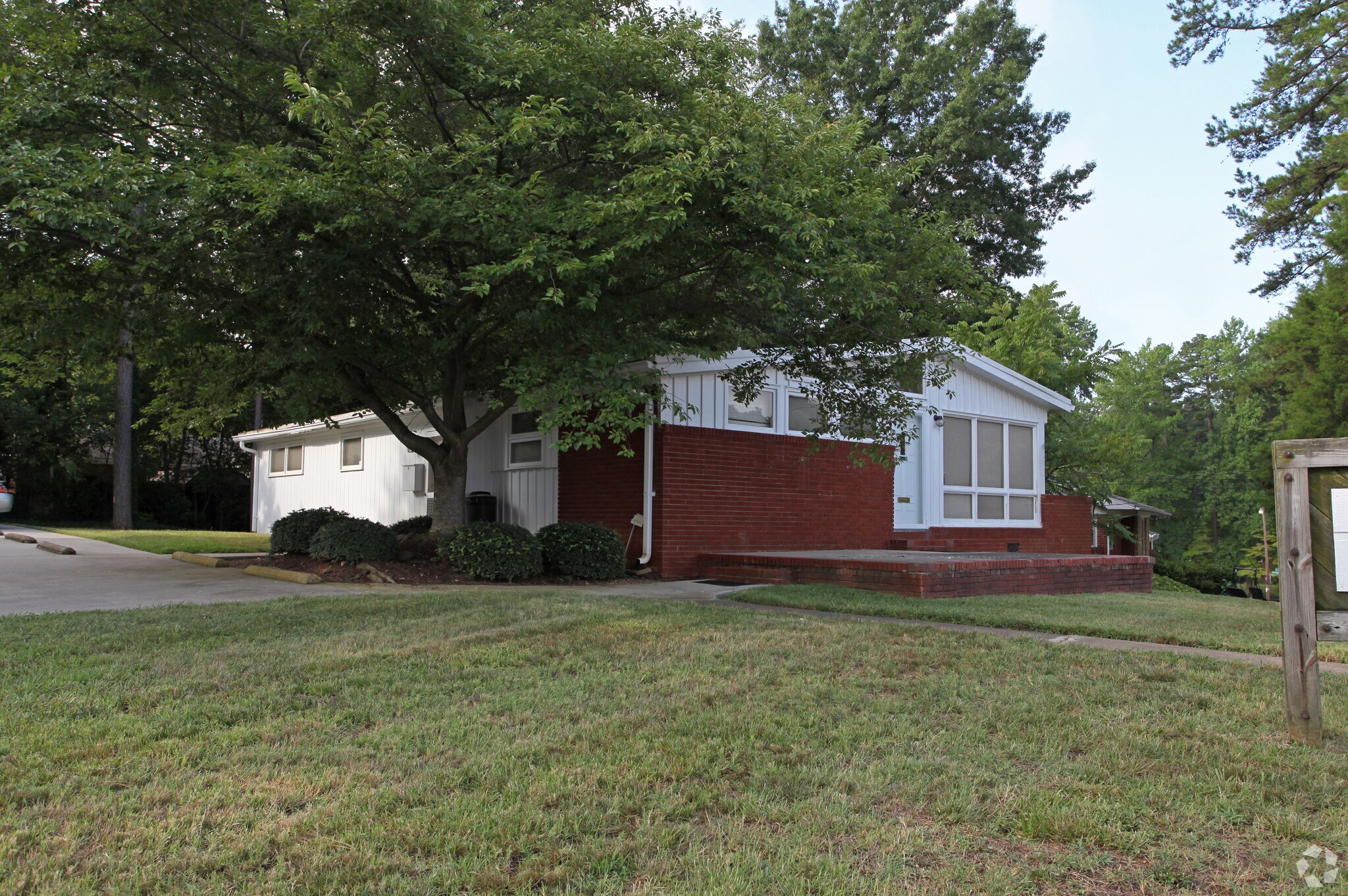 738 Pierson Dr, Charlotte, NC à vendre Photo principale- Image 1 de 3