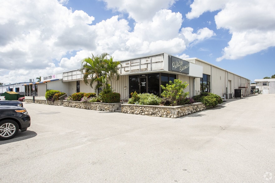 5307 Shirley St, Naples, FL for sale - Primary Photo - Image 1 of 13