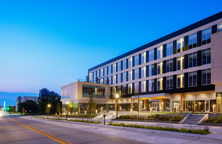 1501 Mike Fahey St, Omaha, NE à louer - Photo du bâtiment - Image 2 de 6