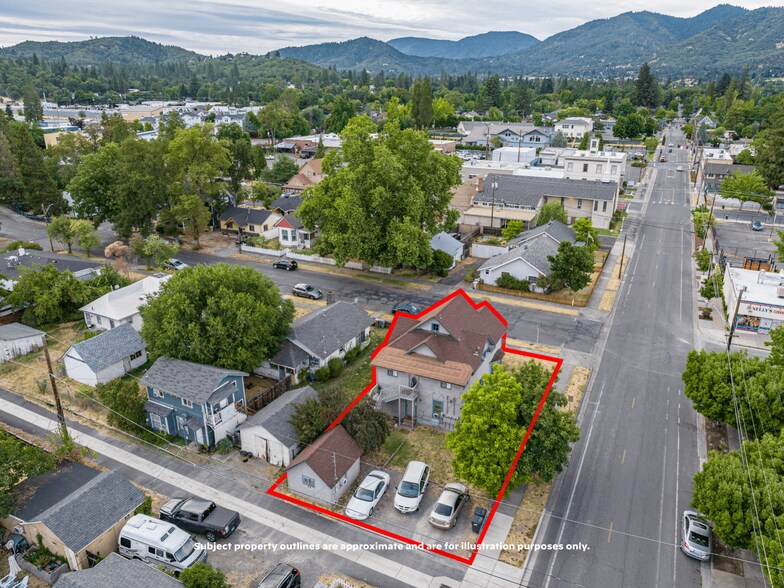 303 SW I St, Grants Pass, OR à vendre - Photo du bâtiment - Image 2 de 19