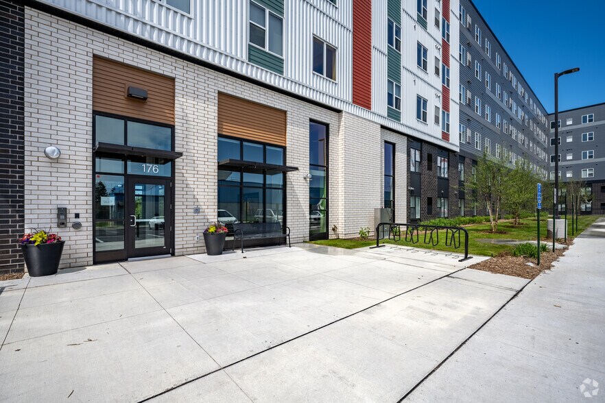 176 Robert St S, Saint Paul, MN à louer - Photo du bâtiment - Image 3 de 94