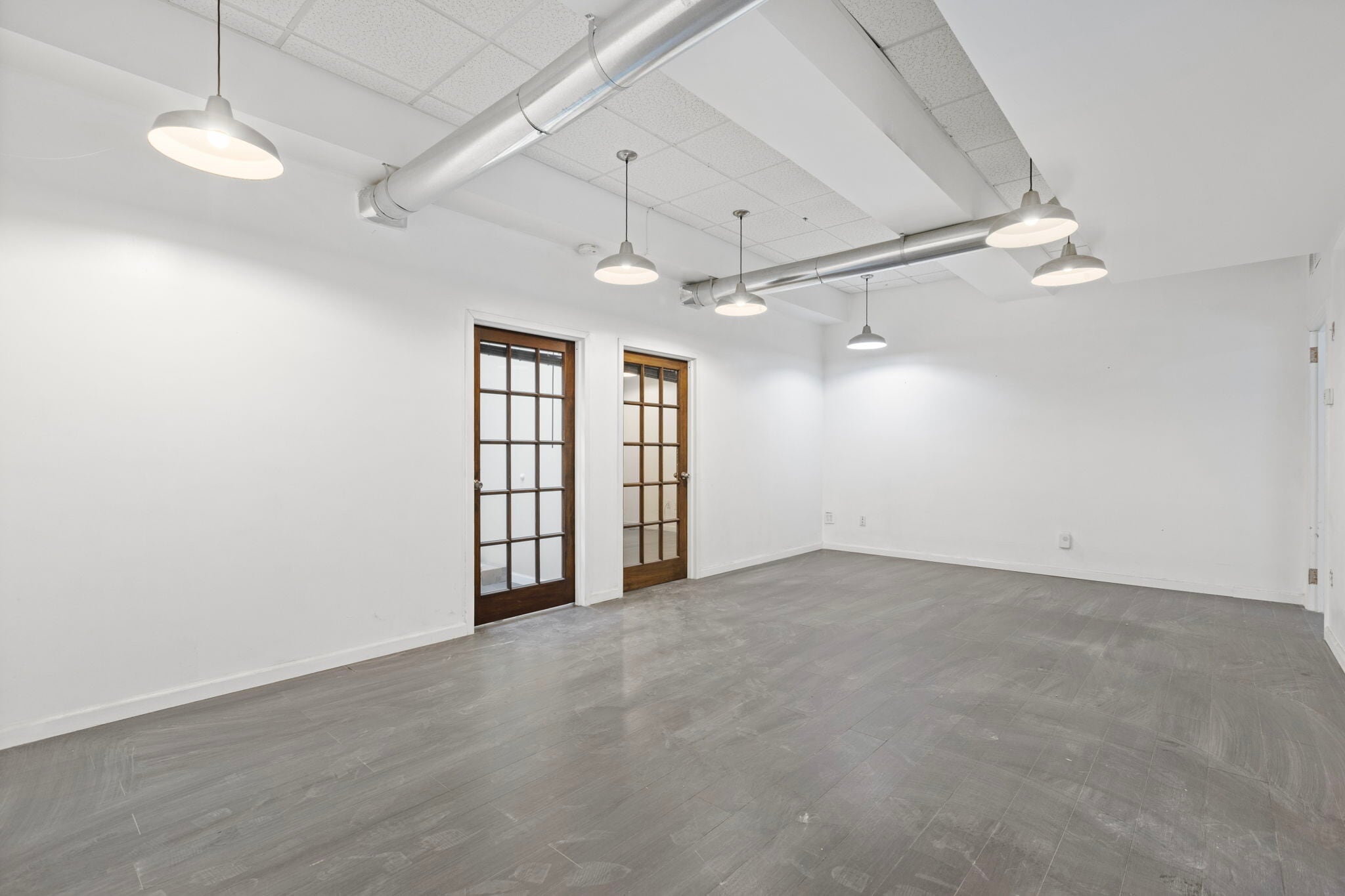 11-17 43rd Ave, Long Island City, NY for lease Building Photo- Image 1 of 3