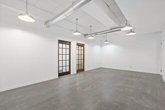 11-17 43rd Ave, Long Island City, NY for lease Building Photo- Image 1 of 3