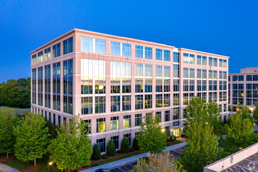 11325 N Community House Rd, Charlotte, NC à louer - Photo du bâtiment - Image 2 de 7