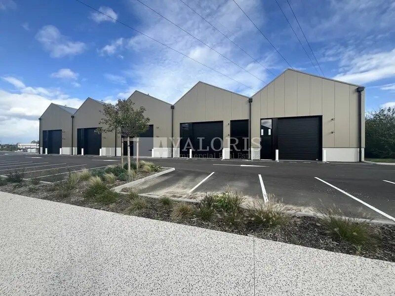 Flex in Toussieu for sale Building Photo- Image 1 of 26