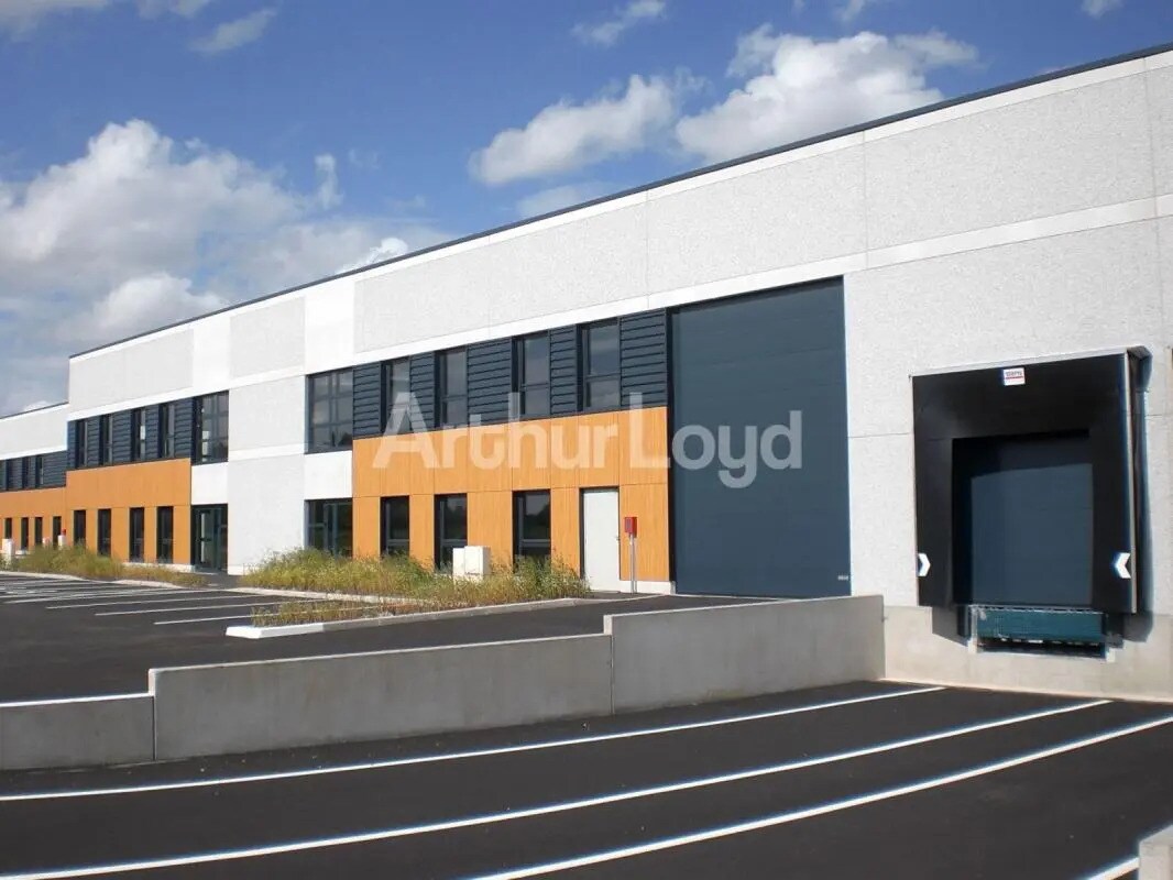 Office in Saint-André-lez-Lille for lease Building Photo- Image 1 of 10