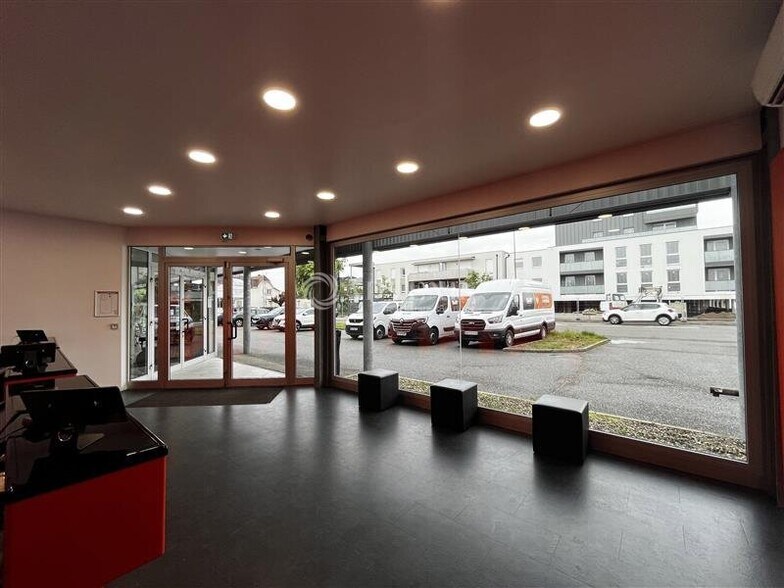 Flex in Souffelweyersheim for lease - Lobby - Image 3 of 6