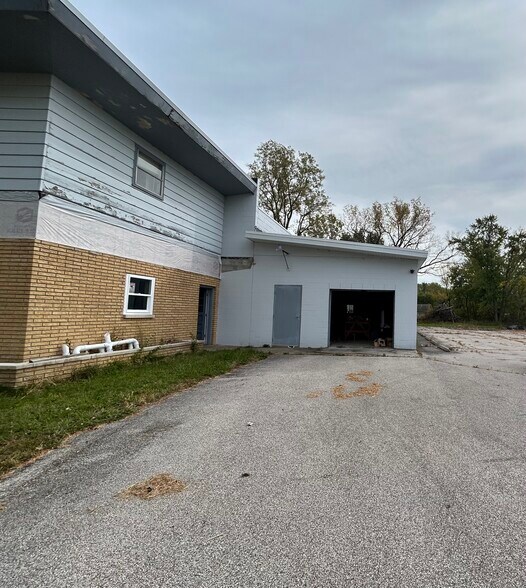 09383 Blue Star Hwy, South Haven, MI à vendre - Photo du bâtiment - Image 3 de 9