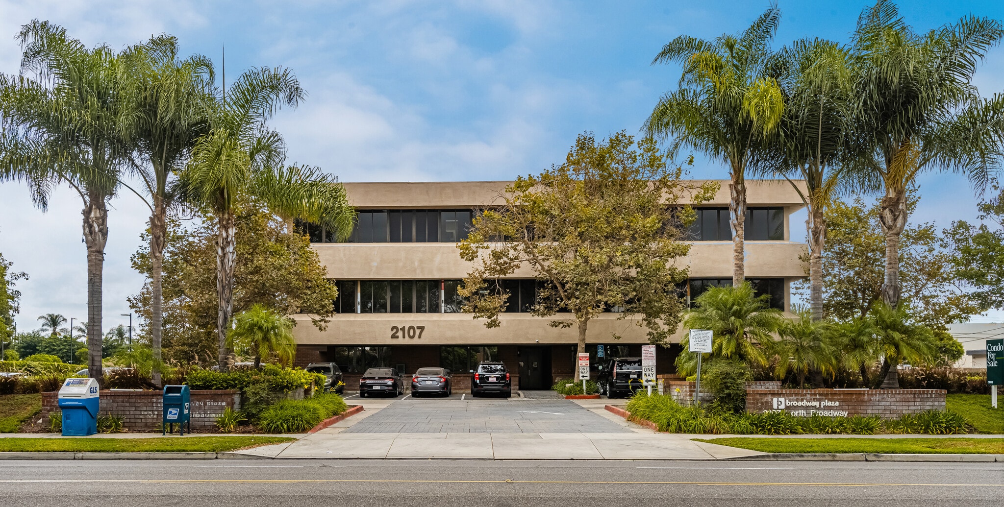 2107 N Broadway, Santa Ana, CA à vendre Photo du bâtiment- Image 1 de 25