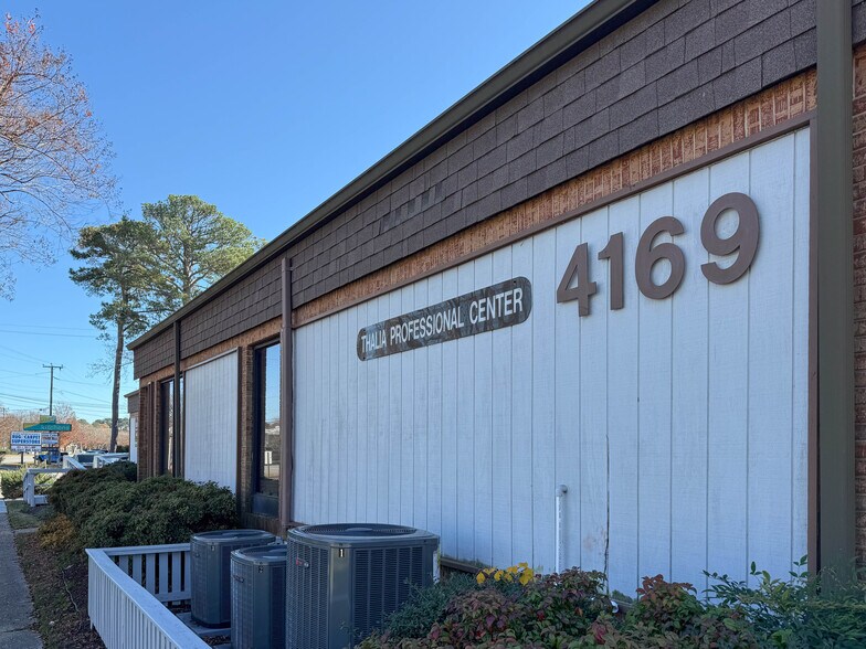 4169 Virginia Beach Blvd, Virginia Beach, VA à louer - Photo du bâtiment - Image 3 de 4