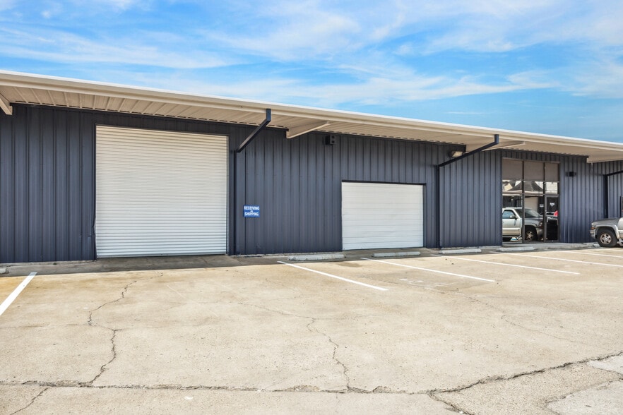 1771 Upland Dr, Houston, TX for lease - Building Photo - Image 3 of 8