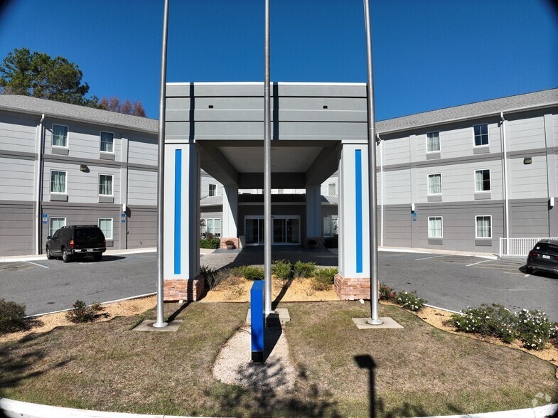 Florida Hospitality Pair: Tryp & Sonesta portfolio of 2 properties for sale on LoopNet.ca - Matterport Community - Image 2 of 28