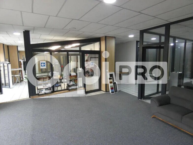 Retail in Manosque for sale - Interior Photo - Image 1 of 18