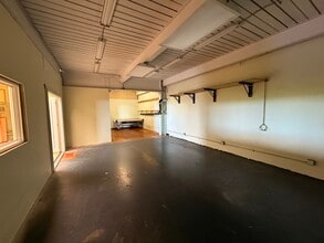 98-021 Kamehameha Hwy, Aiea, HI à louer Photo intérieure- Image 2 de 6