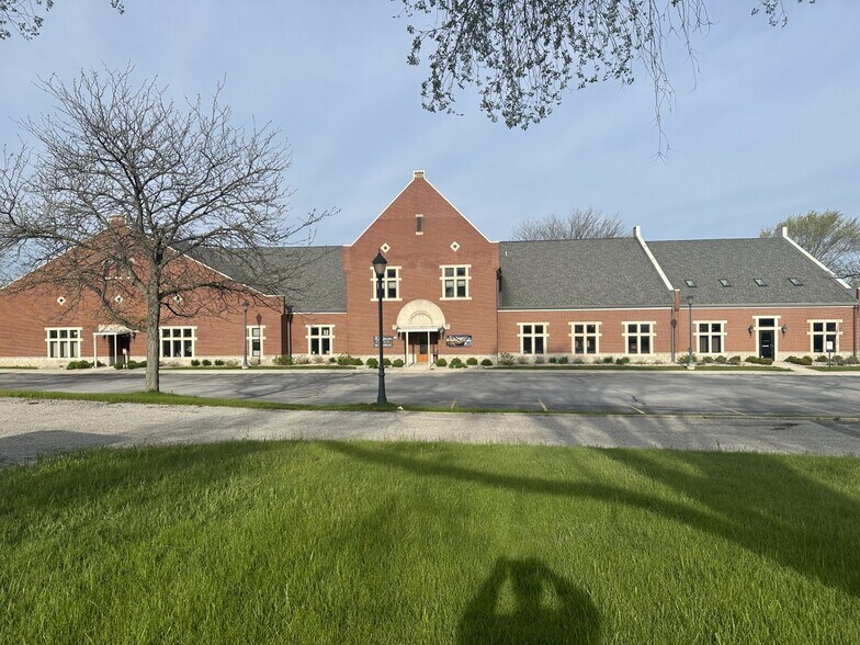 8510-8528 Broadway, Merrillville, IN à vendre - Photo du bâtiment - Image 1 de 9