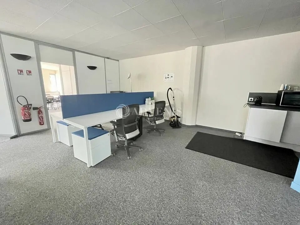 Office in Tremblay-en-France for lease Interior Photo- Image 1 of 10