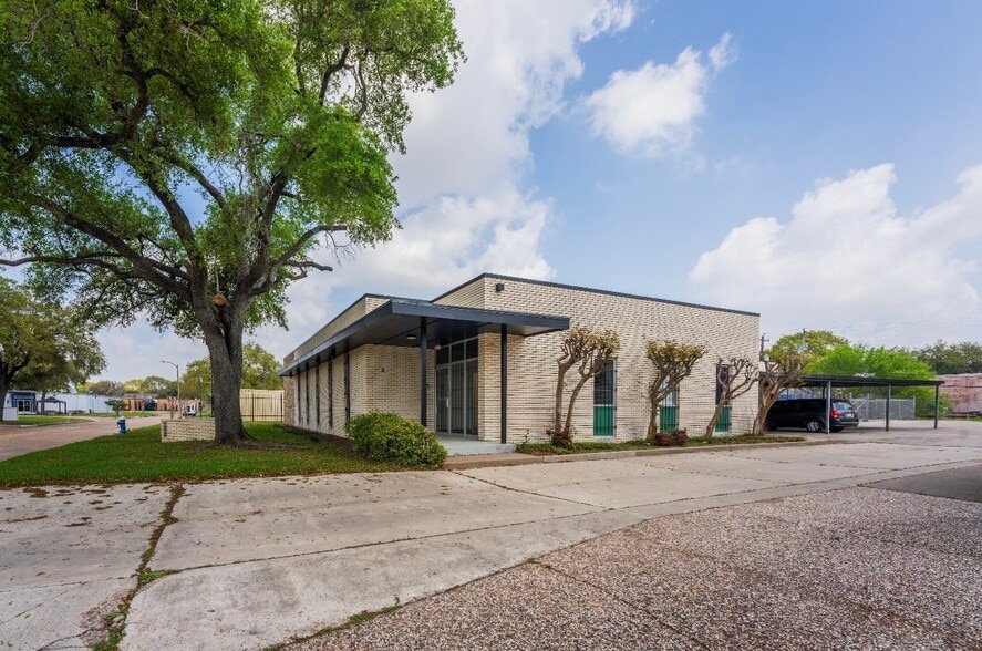 3935 Hartsdale Dr, Houston, TX for lease - Building Photo - Image 2 of 9