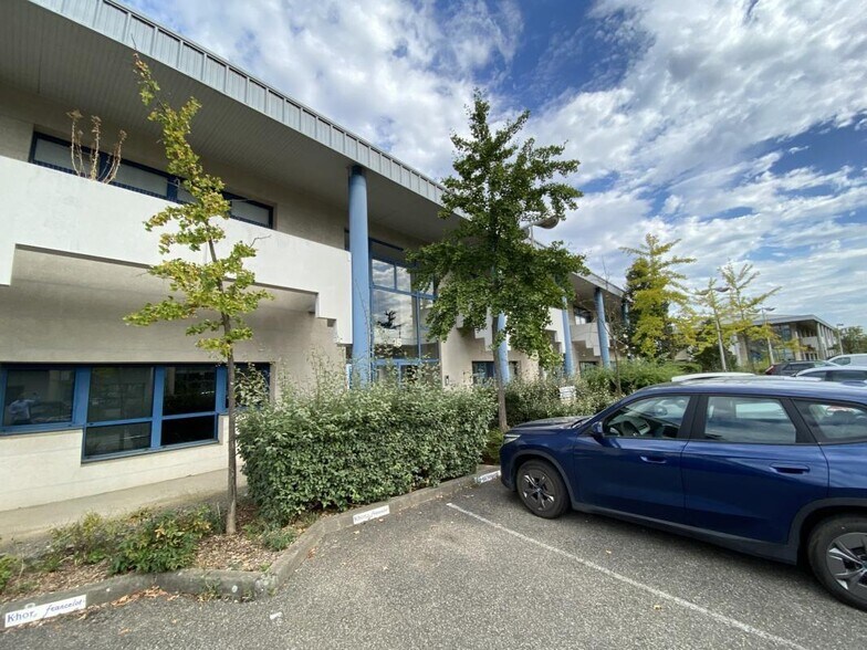 15 Allée Des Ginkgos, Bron for lease - Building Photo - Image 2 of 12