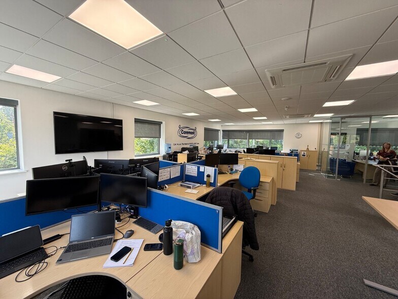 Yeoman Way, Worthing for lease - Interior Photo - Image 3 of 13