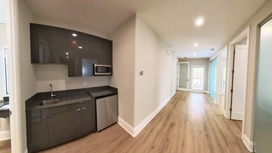 610 Colonial Park Dr, Roswell, GA à louer Photo intérieure- Image 2 de 4