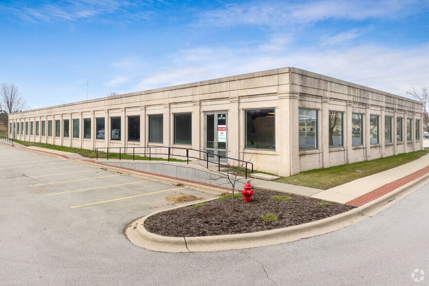 850-868 Technology Way, Libertyville, IL à louer - Photo du bâtiment - Image 1 de 11