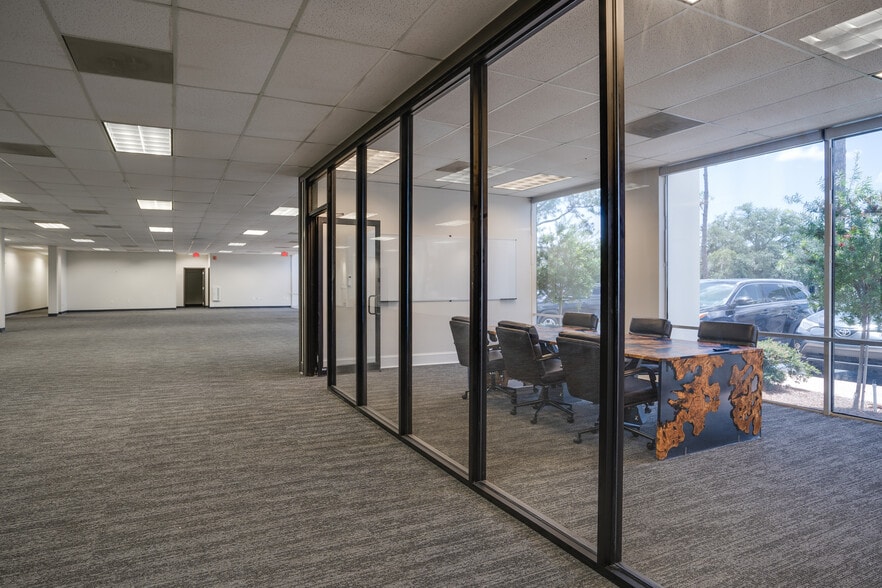 1321 Executive Center Dr, Tallahassee, FL for sale - Building Photo - Image 3 of 17