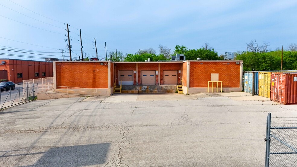 1403 E Houston St, San Antonio, TX for lease - Building Photo - Image 1 of 47