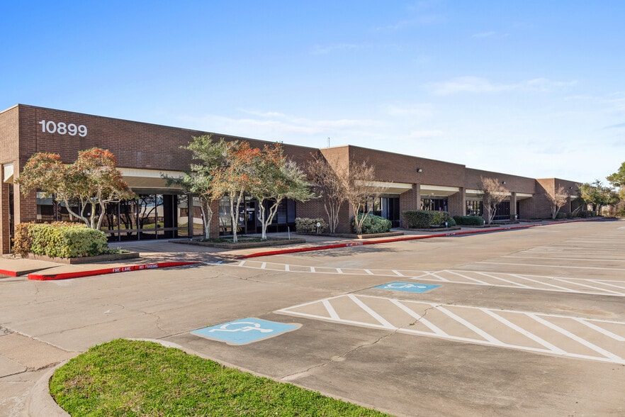 10849 Kinghurst Dr, Houston, TX for lease - Building Photo - Image 2 of 8